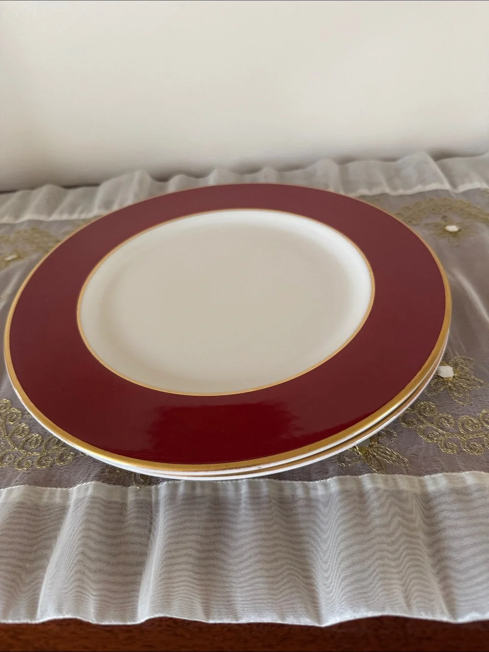 Elegant Red and Gold Rim Dinner Plate — Classic Tableware Set of 2
